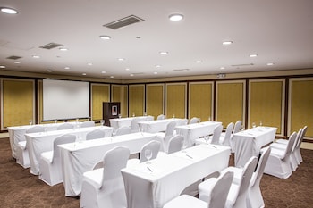 the b hotel