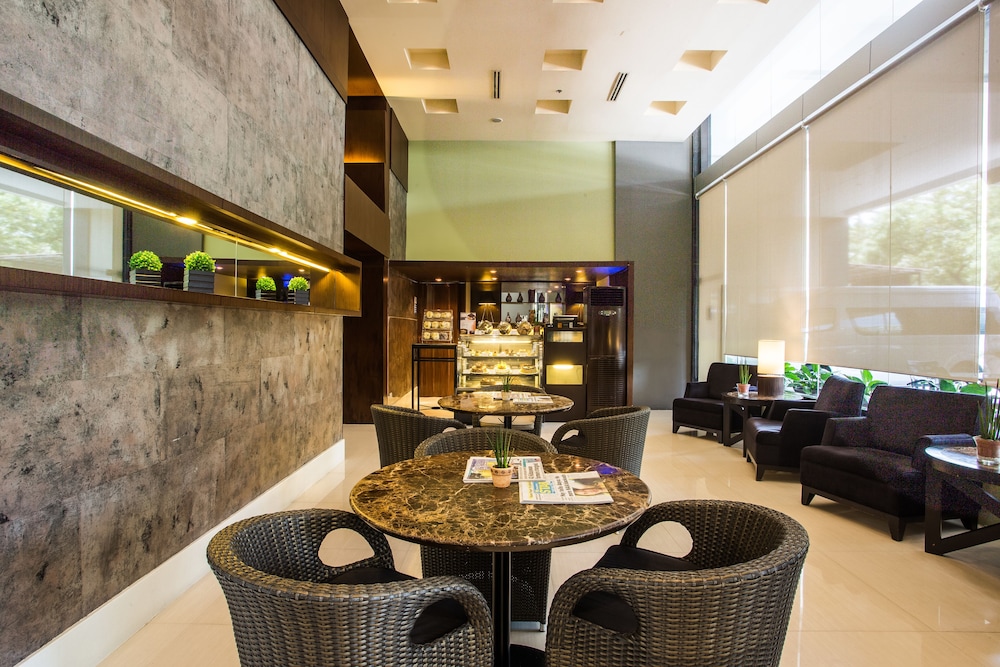 the b hotel