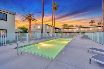 Primo Old Town Location With Heated Pool,,3.5 star