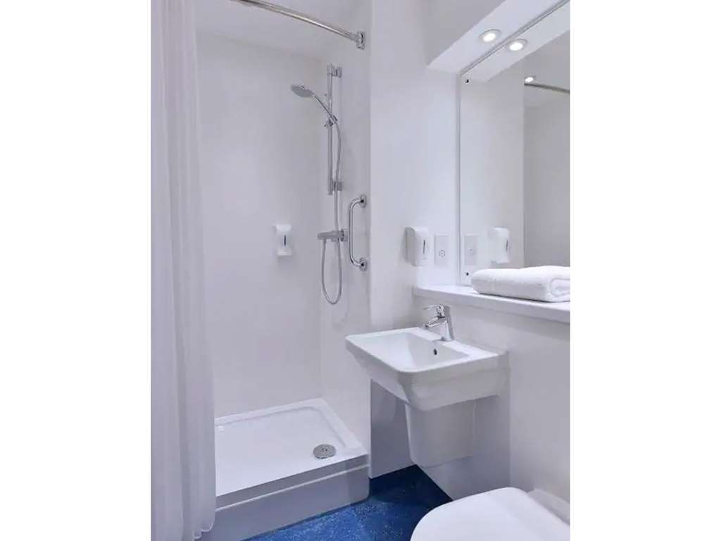 travelodge chertsey