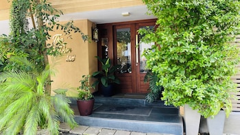 The Den 23,Maradana>>Colombo,3 star