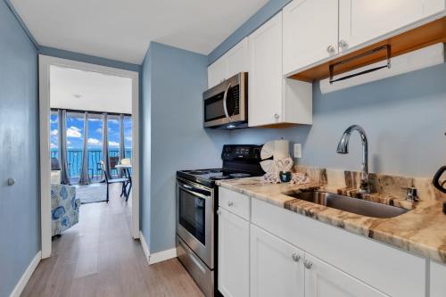 15 th floor ocean front views at palms resort