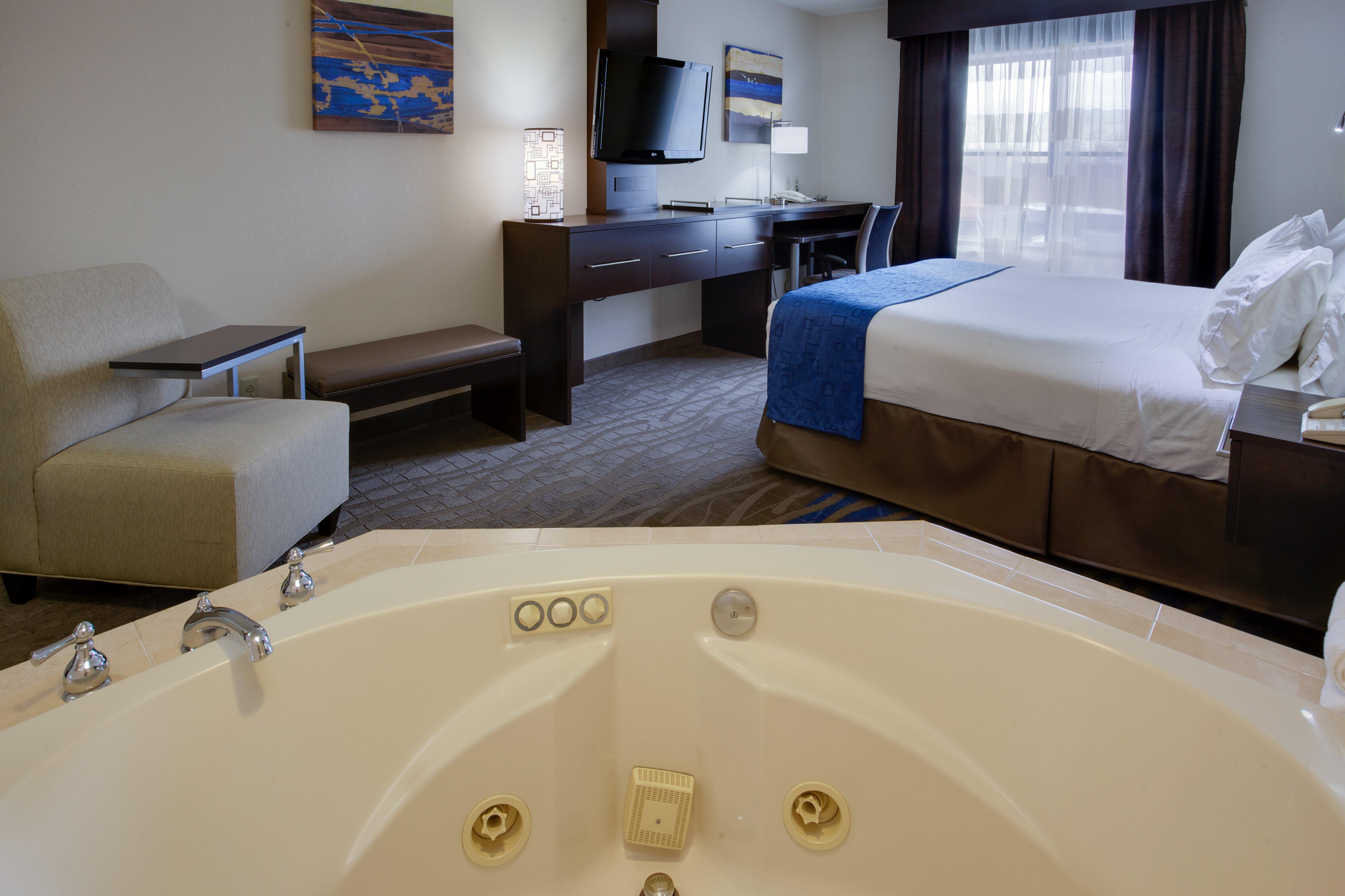 holiday inn express hotel and suites meadowlands area
