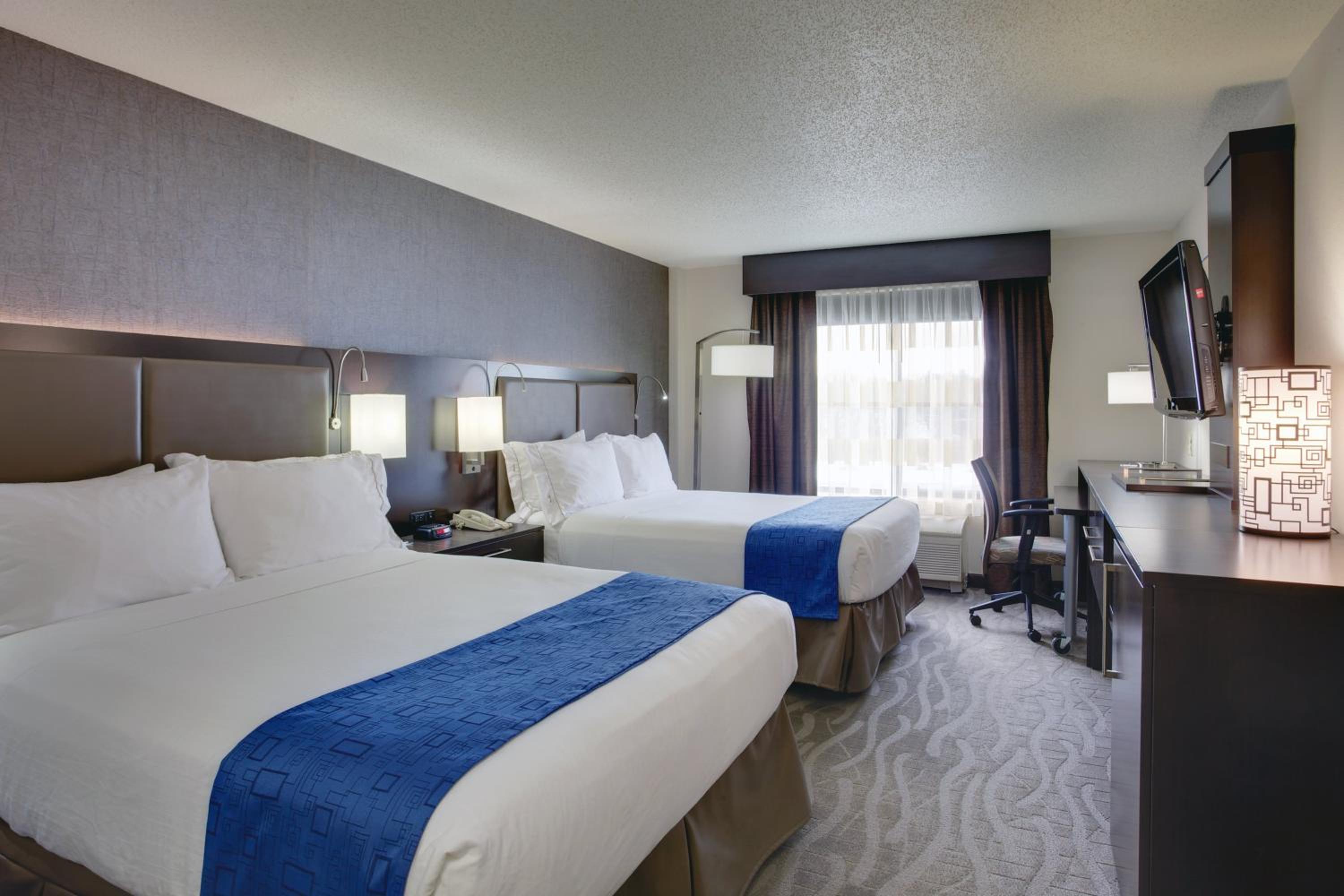 holiday inn express hotel and suites meadowlands area