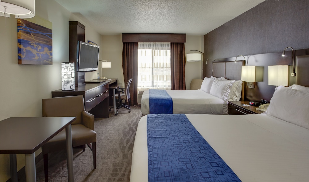 holiday inn express hotel and suites meadowlands area
