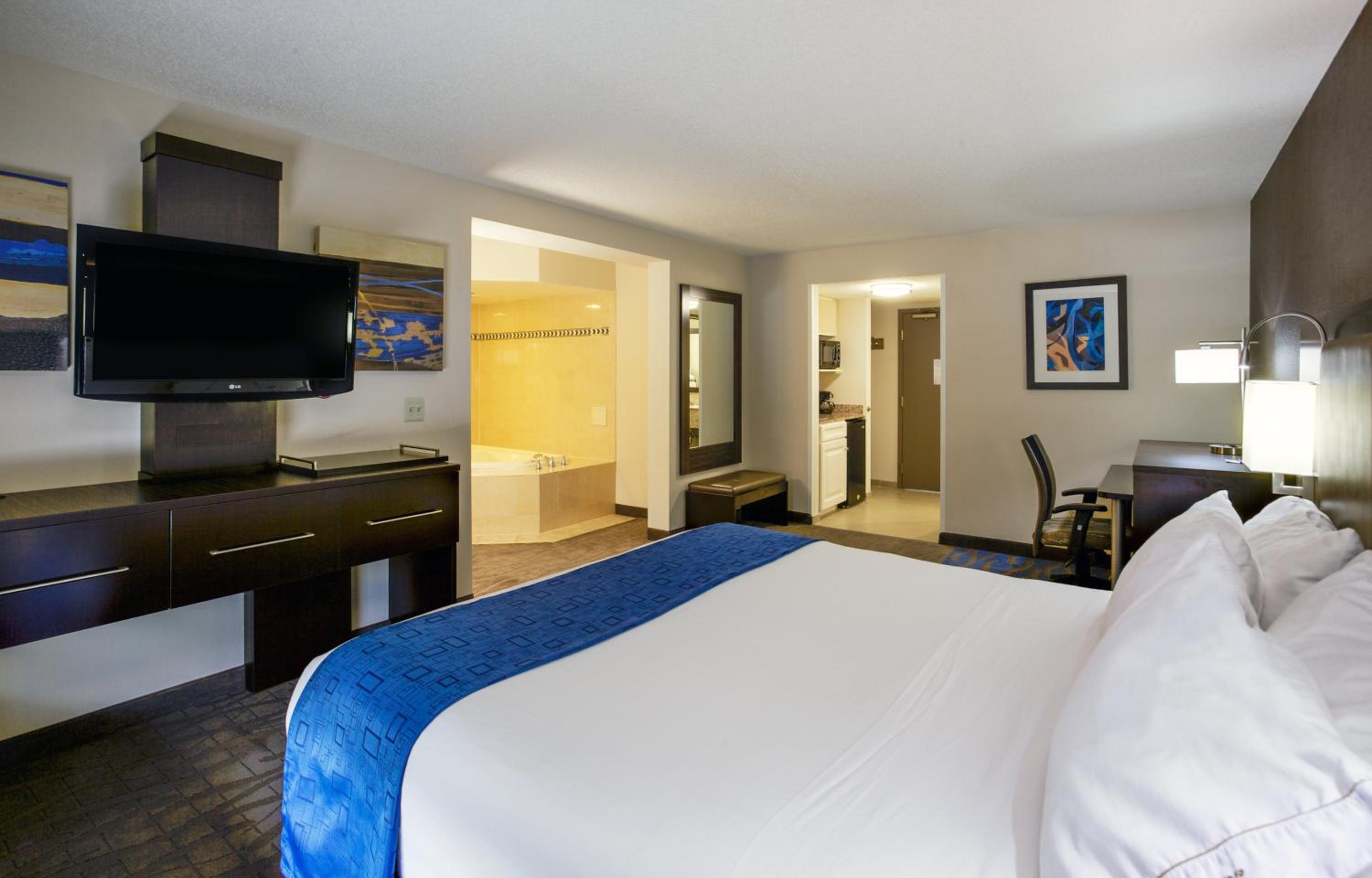 holiday inn express hotel and suites meadowlands area
