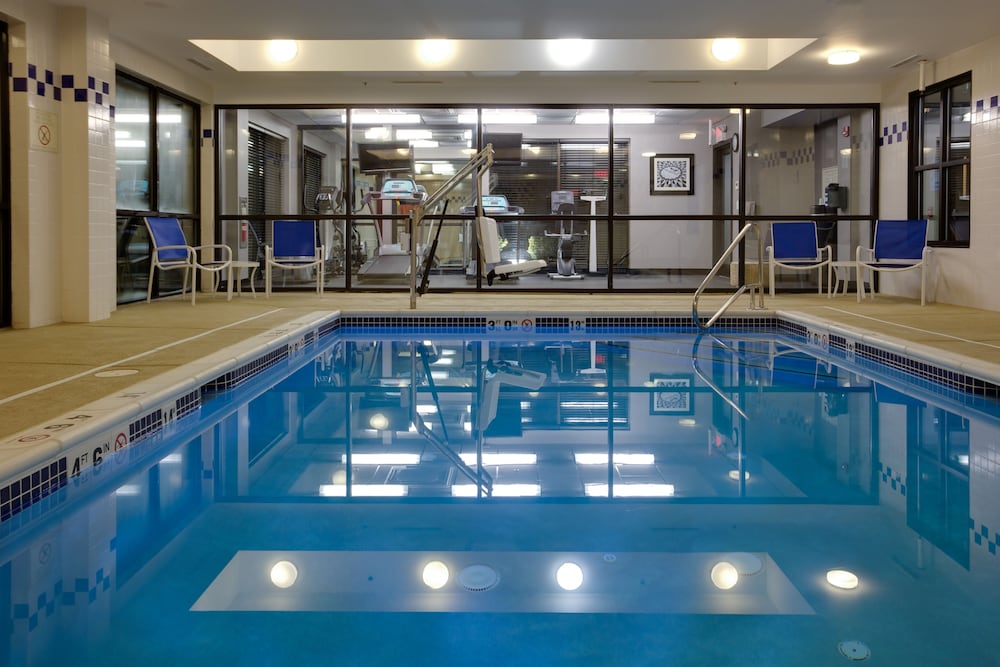 holiday inn express hotel and suites meadowlands area