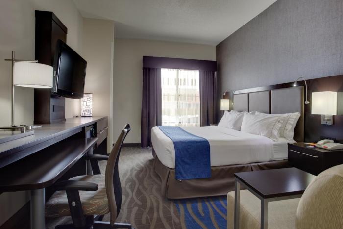 holiday inn express hotel and suites meadowlands area