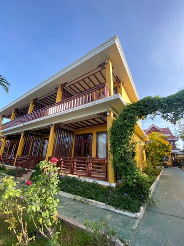 golden hotel dondet