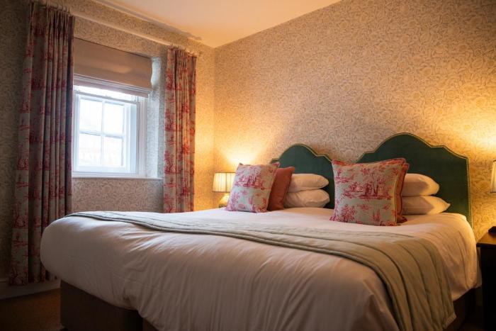 three salmons hotel