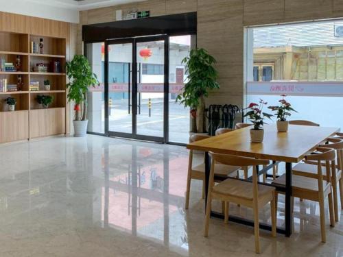 shell hotel shnaghai beiqiao metro station