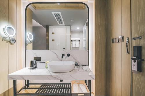 atour light hotel shanghai bund east nanjing road