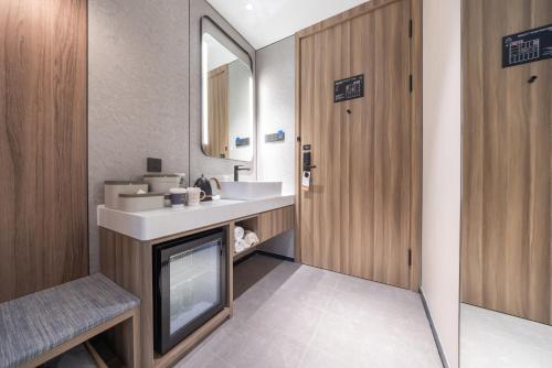atour light hotel shanghai bund east nanjing road