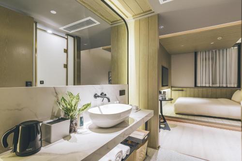 atour light hotel shanghai bund east nanjing road