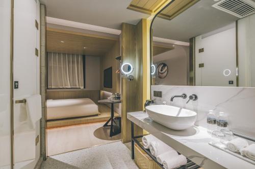 atour light hotel shanghai bund east nanjing road