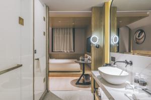 atour light hotel shanghai bund east nanjing road