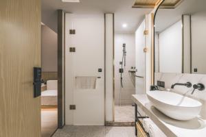 atour light hotel shanghai bund east nanjing road