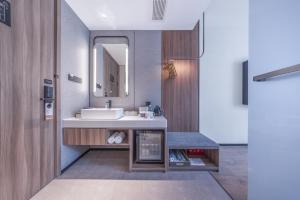atour light hotel shanghai bund east nanjing road