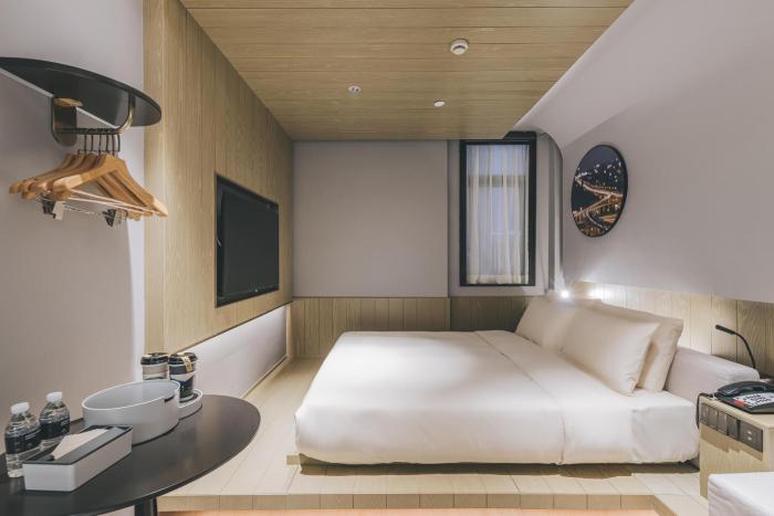 atour light hotel shanghai bund east nanjing road