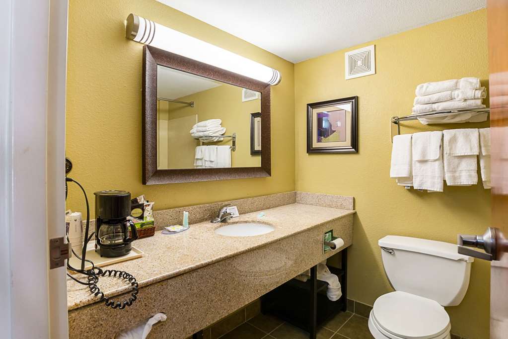 super 8 by wyndham alexandria la