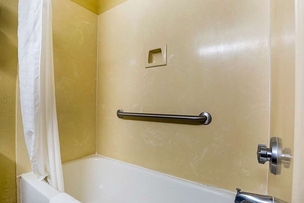 super 8 by wyndham alexandria la