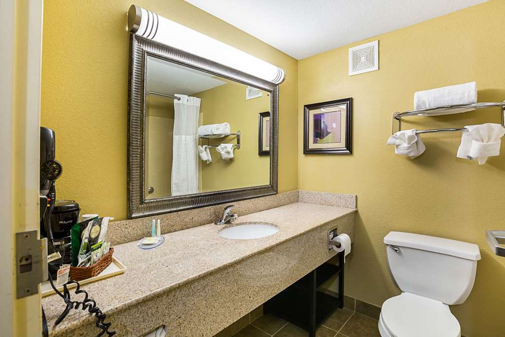 super 8 by wyndham alexandria la