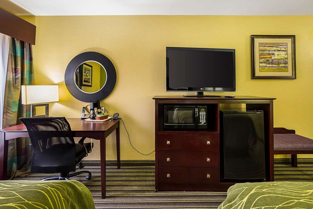 super 8 by wyndham alexandria la