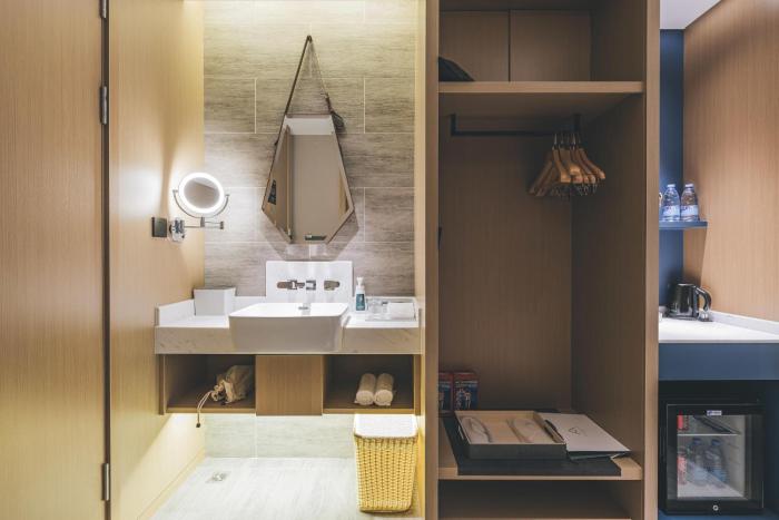 atour hotel shaoxing shangyu e travel town