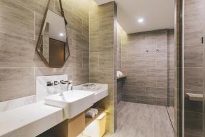 atour hotel shaoxing shangyu e travel town