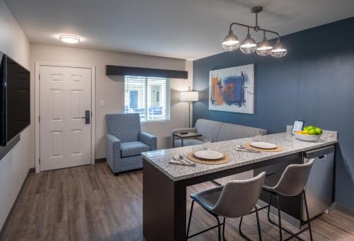 stay apt suites alexandria fort belvoir