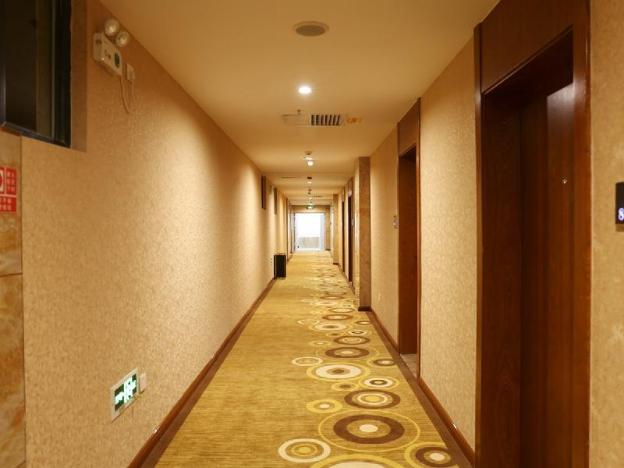 super 8 hotel hetian tuanjie square
