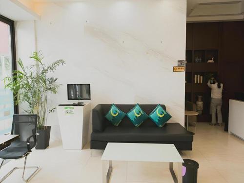 city comfort inn nanchang bayi square metro station