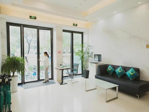 city comfort inn nanchang bayi square metro station