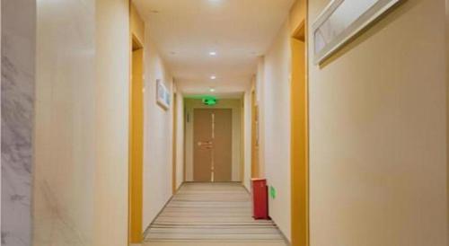 city comfort inn nanchang bayi square metro station