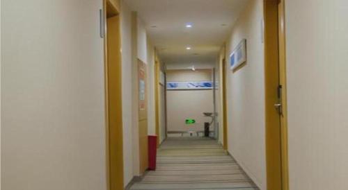 city comfort inn nanchang bayi square metro station