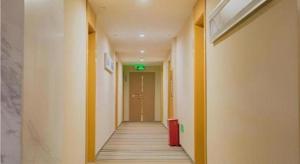 city comfort inn nanchang bayi square metro station
