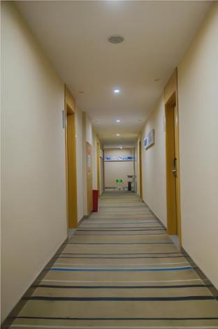 city comfort inn nanchang bayi square metro station
