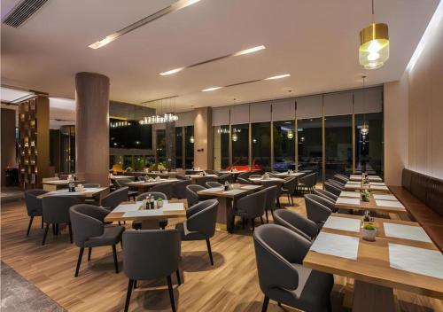 echarm plus hotel wuhan wenhua avenue dahualing metro station