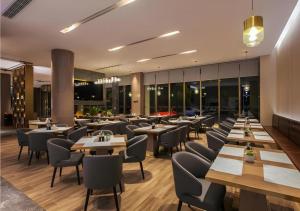 echarm plus hotel wuhan wenhua avenue dahualing metro station