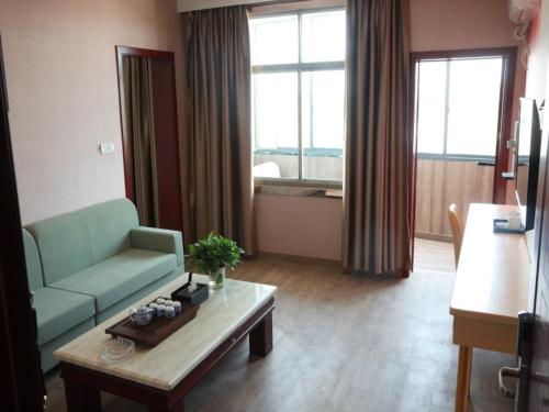 shell xinyang huangchuan county station hotel