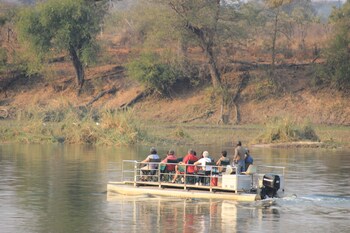 ndhovu safari lodge campground
