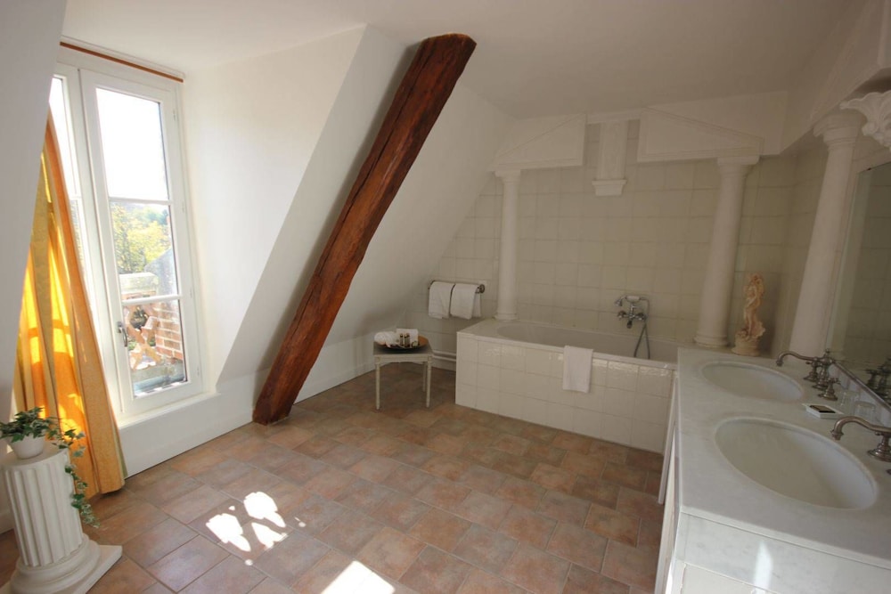 hostellerie du chateau les muids