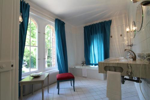 hostellerie du chateau les muids