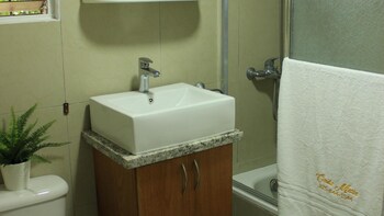 fully equipped new 3br apt dt 2mins to the beach