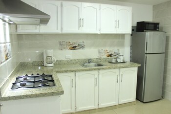 fully equipped new 3br apt dt 2mins to the beach