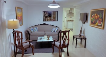 fully equipped new 3br apt dt 2mins to the beach