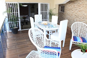 fully equipped new 3br apt dt 2mins to the beach