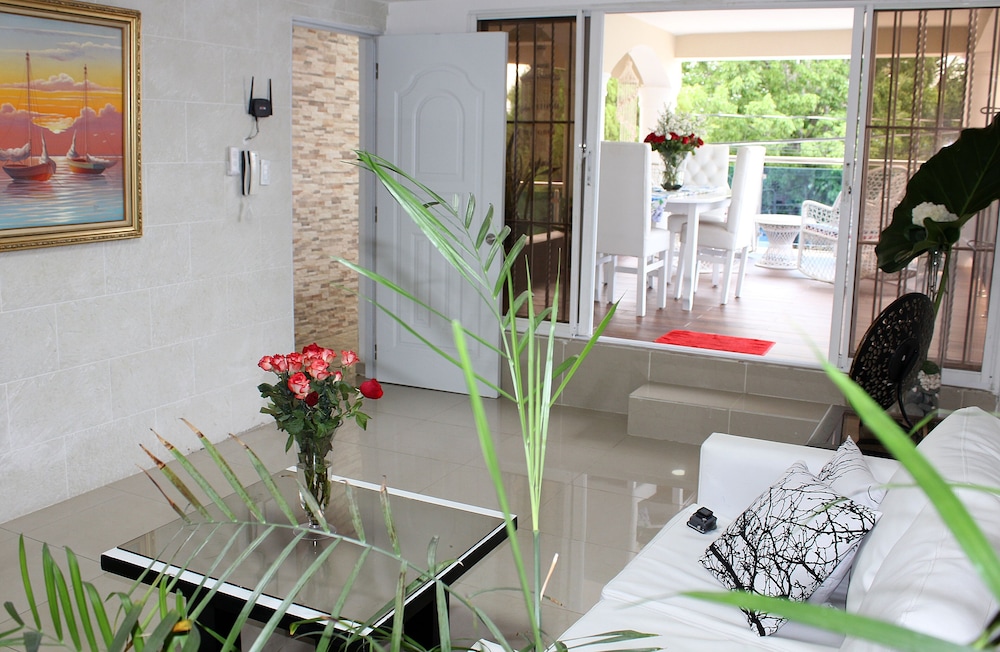 fully equipped new 3br apt dt 2mins to the beach