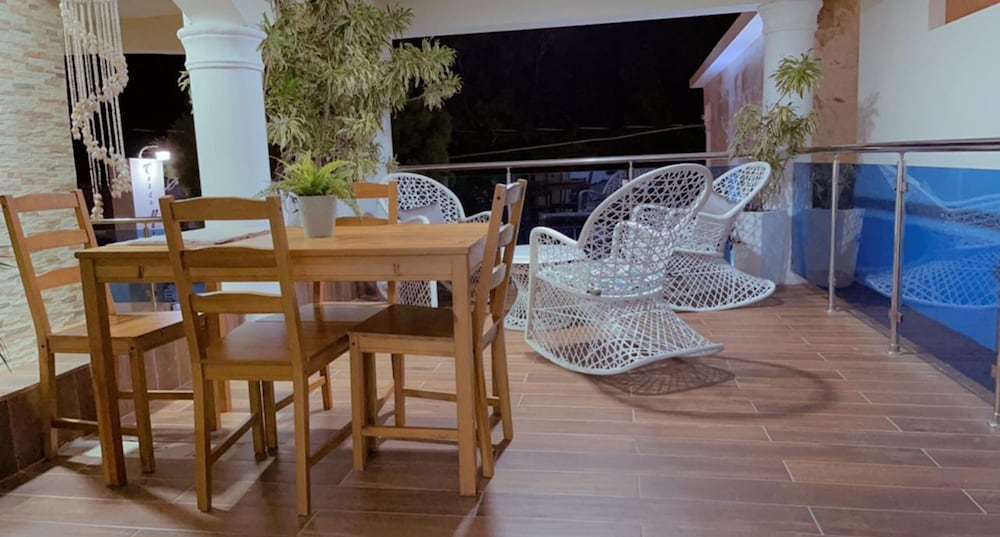 fully equipped new 3br apt dt 2mins to the beach