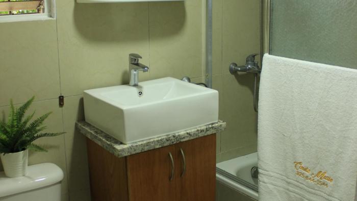 fully equipped new 3br apt dt 2mins to the beach